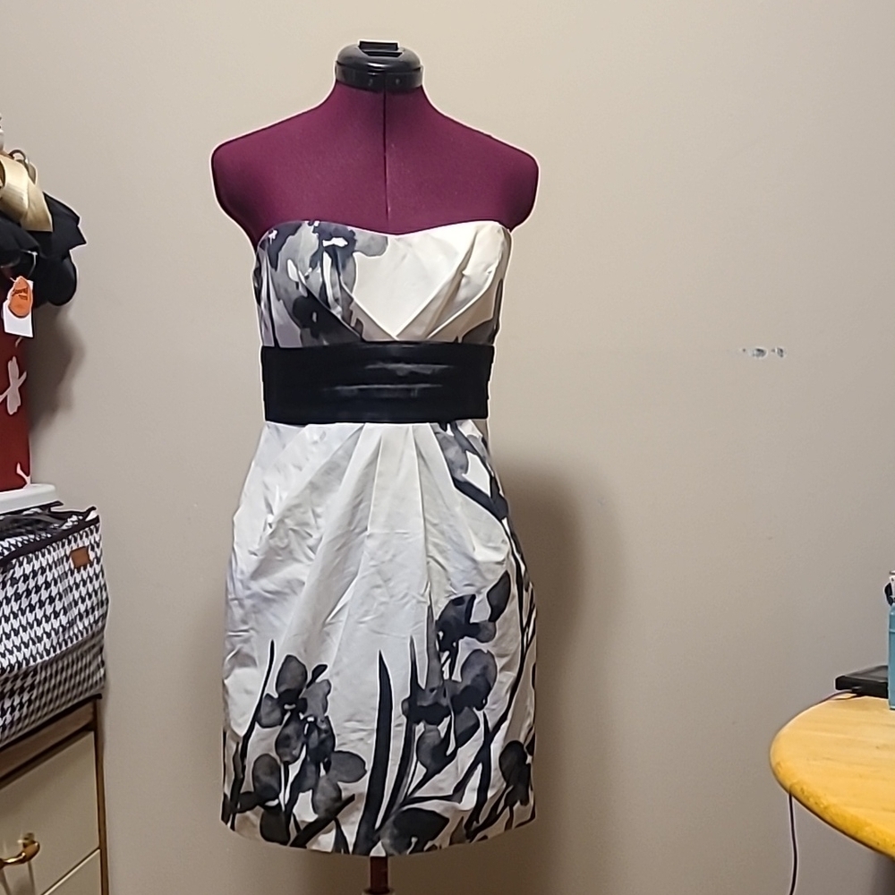 Elegant Black and White Floral Strapless Dress
